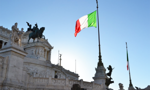 bandiera italia altare patria