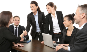 lavoro offerta gente tavolo mano