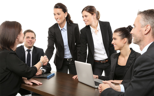 lavoro offerta gente tavolo mano