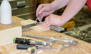 Artigiano lavoro falegname mani