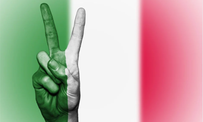 italia vittoria dita