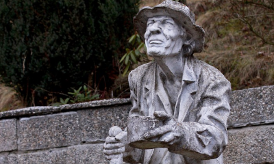 statua elemosina