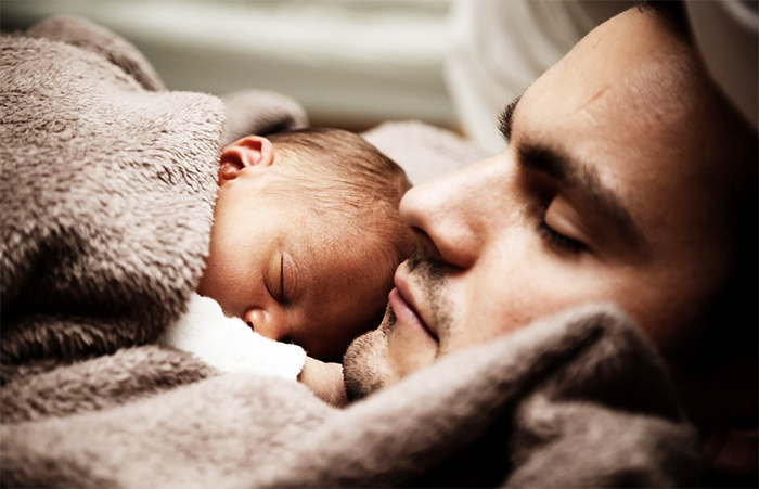 neonato padre sonno