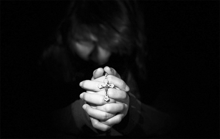 crocefisso preguera mano rosario