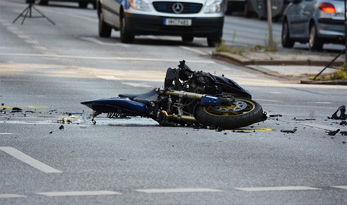 incidente moto strada pix